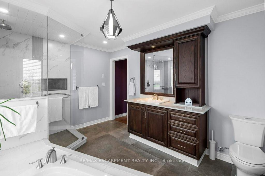 Photo 29 of 407 Third Road E, Hamilton, Stoney Creek Mountain — HOMEH