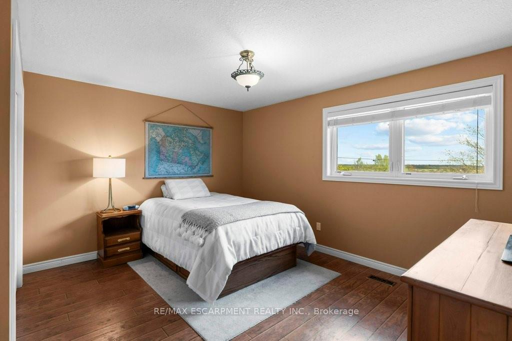 Photo 25 of 407 Third Road E, Hamilton, Stoney Creek Mountain — HOMEH