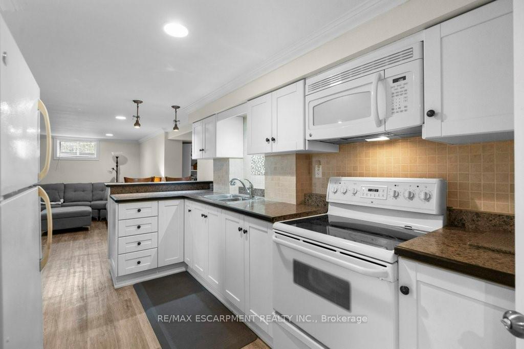 Photo 41 of 407 Third Road E, Hamilton, Stoney Creek Mountain — HOMEH