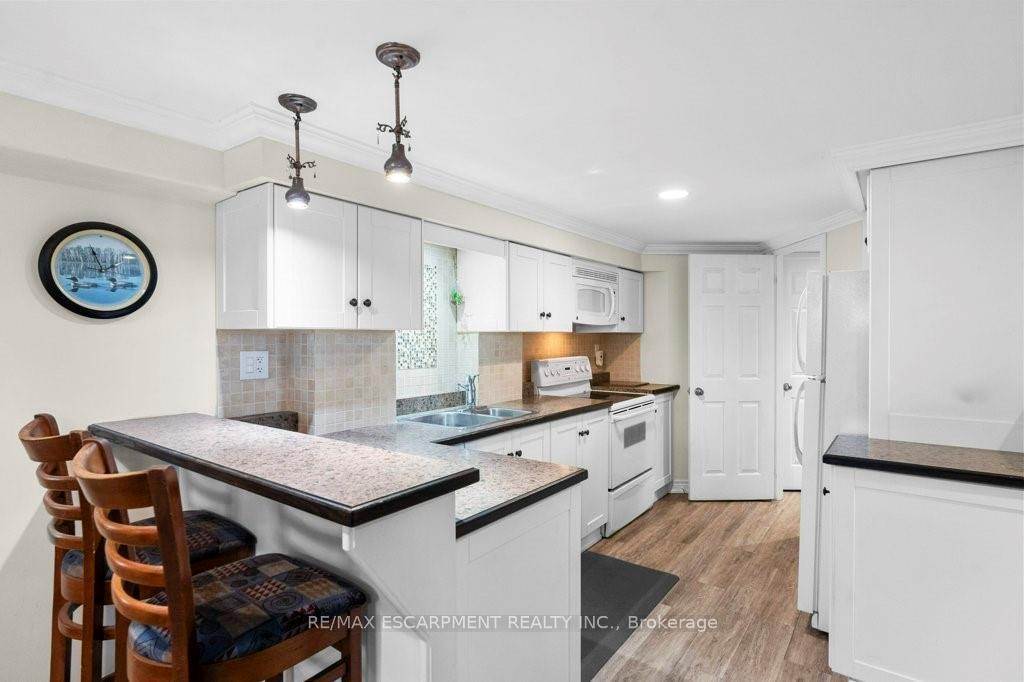 Photo 26 of 407 Third Road E, Hamilton, Stoney Creek Mountain — HOMEH