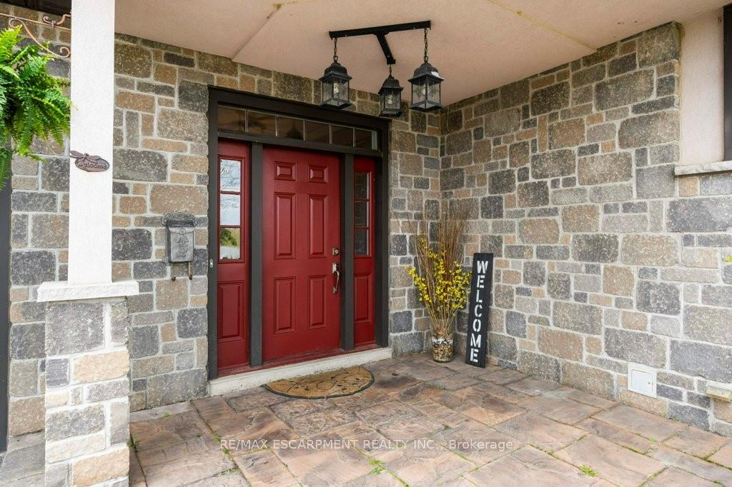 Photo 48 of 407 Third Road E, Hamilton, Stoney Creek Mountain — HOMEH