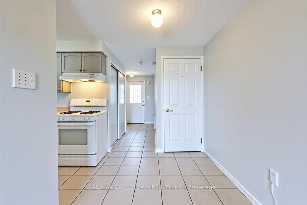 Photo 3 of 71 Goodwin Drive, Barrie, Painswick South — HOMEH