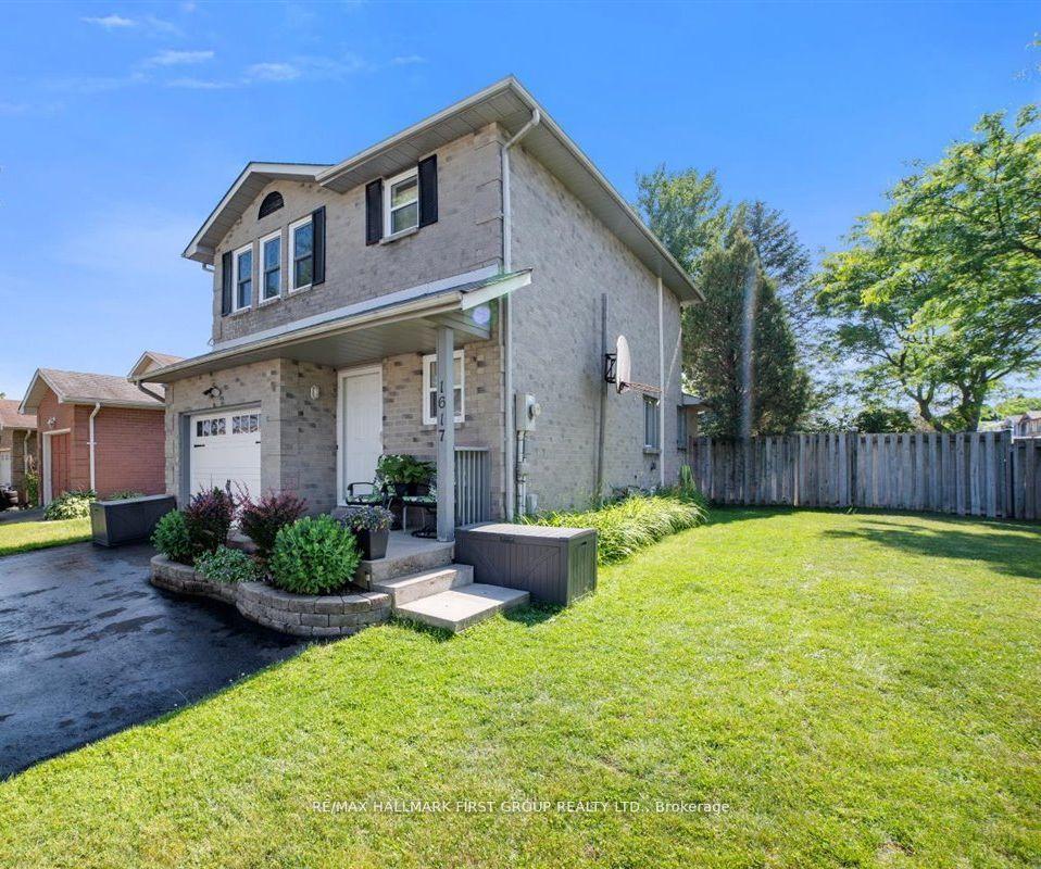 Front of 1617 Norwill Crescent