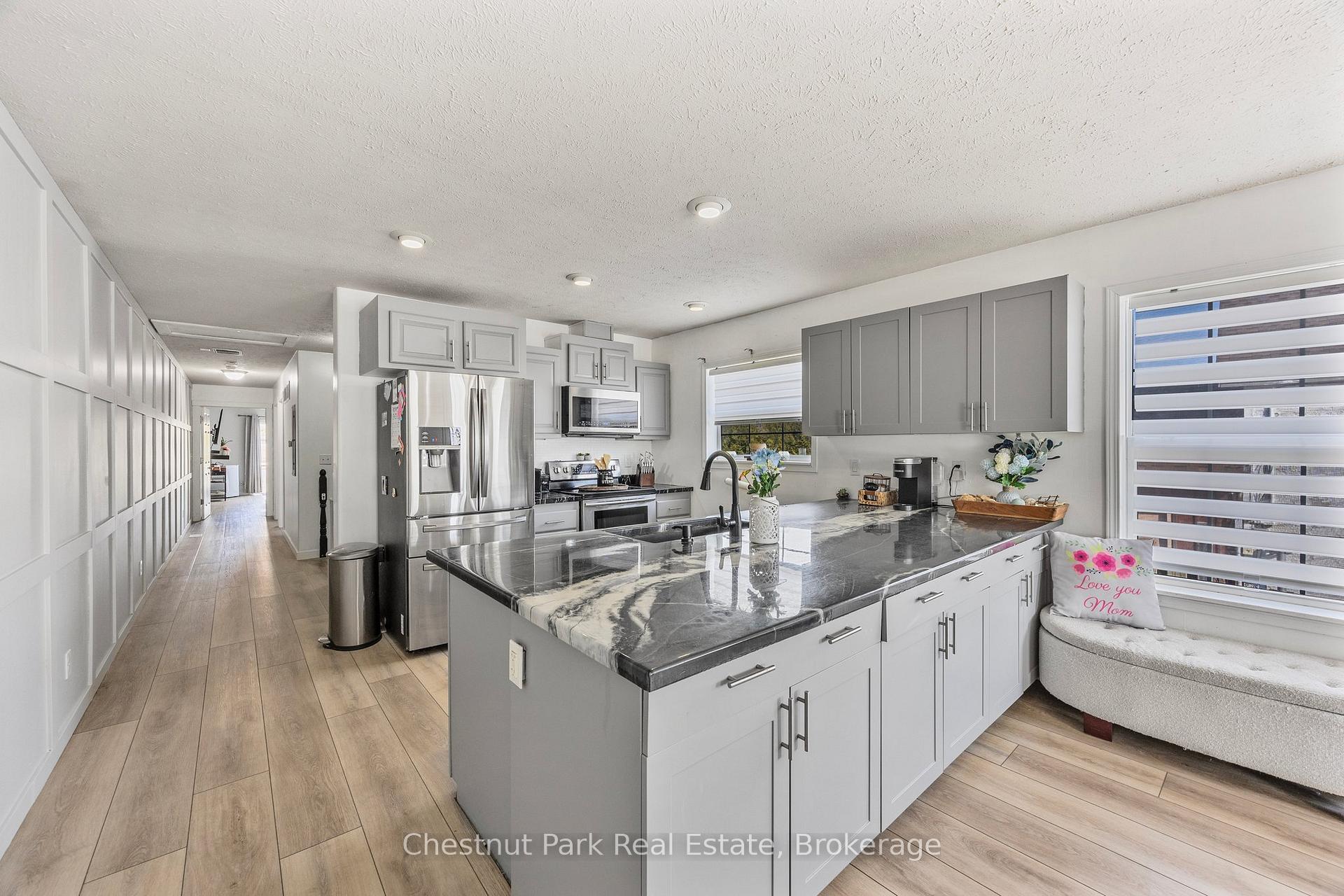 Photo 4 of 128 Spruce Street, Collingwood — HOMEH
