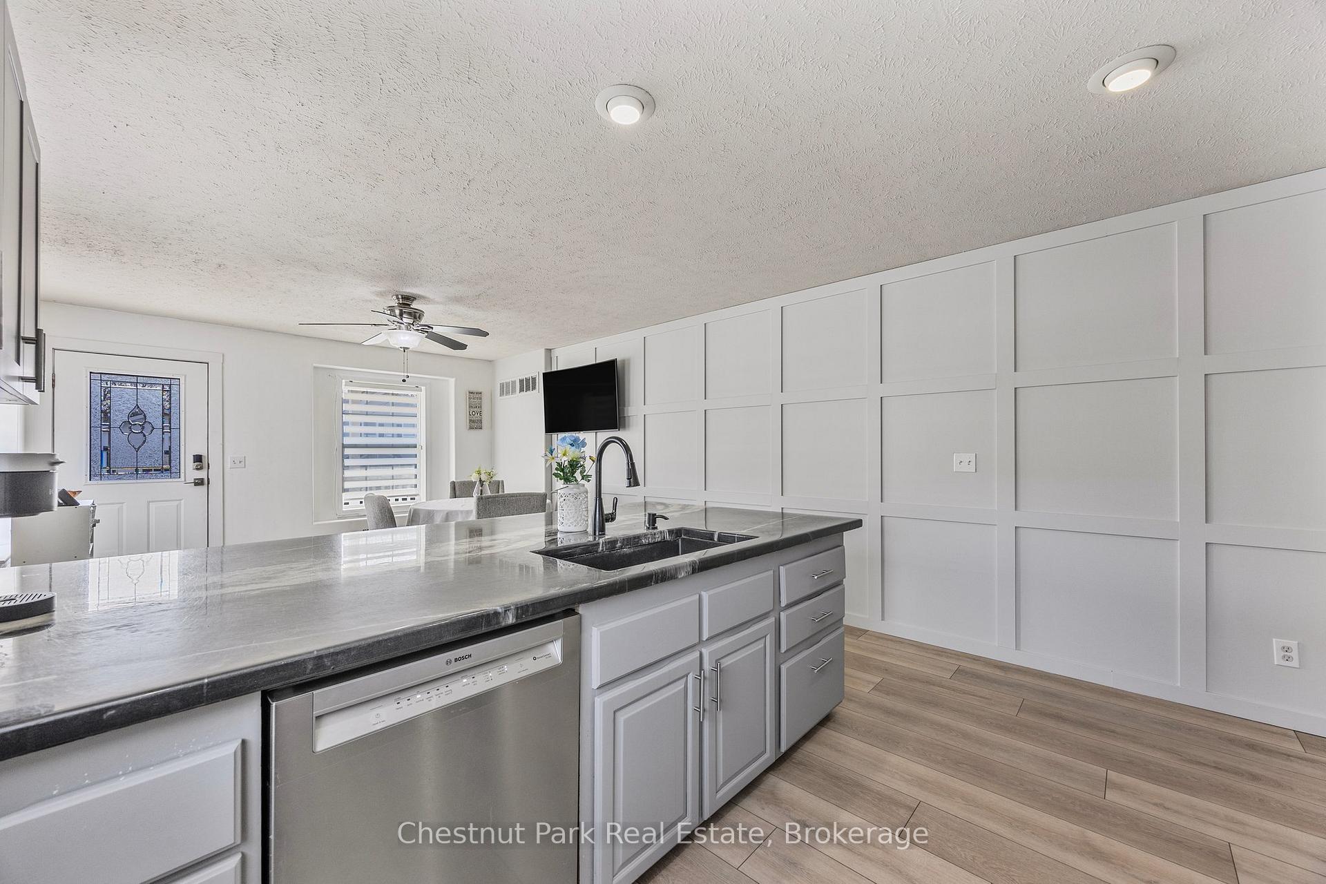 Photo 3 of 128 Spruce Street, Collingwood — HOMEH