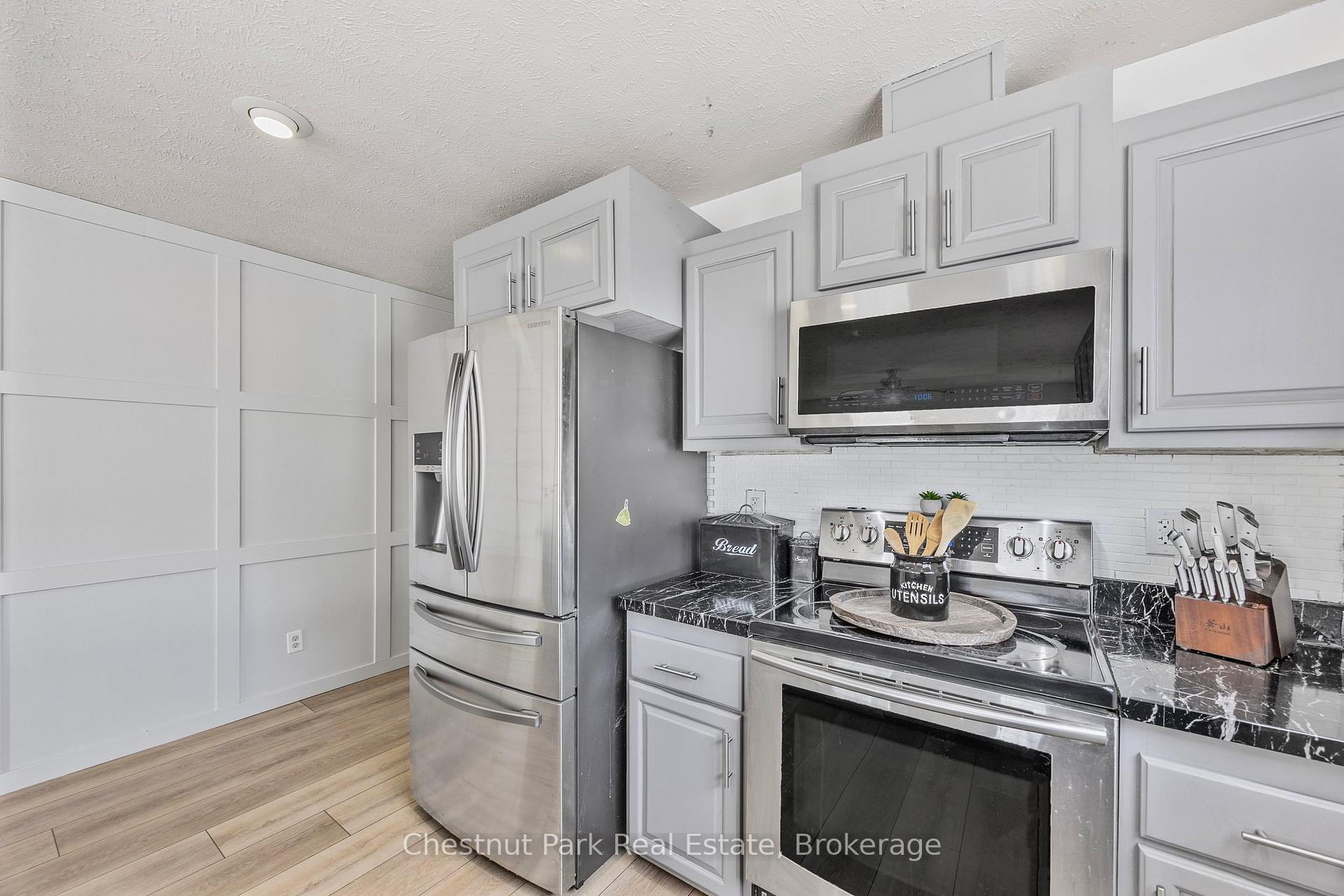 Photo 14 of 128 Spruce Street, Collingwood — HOMEH