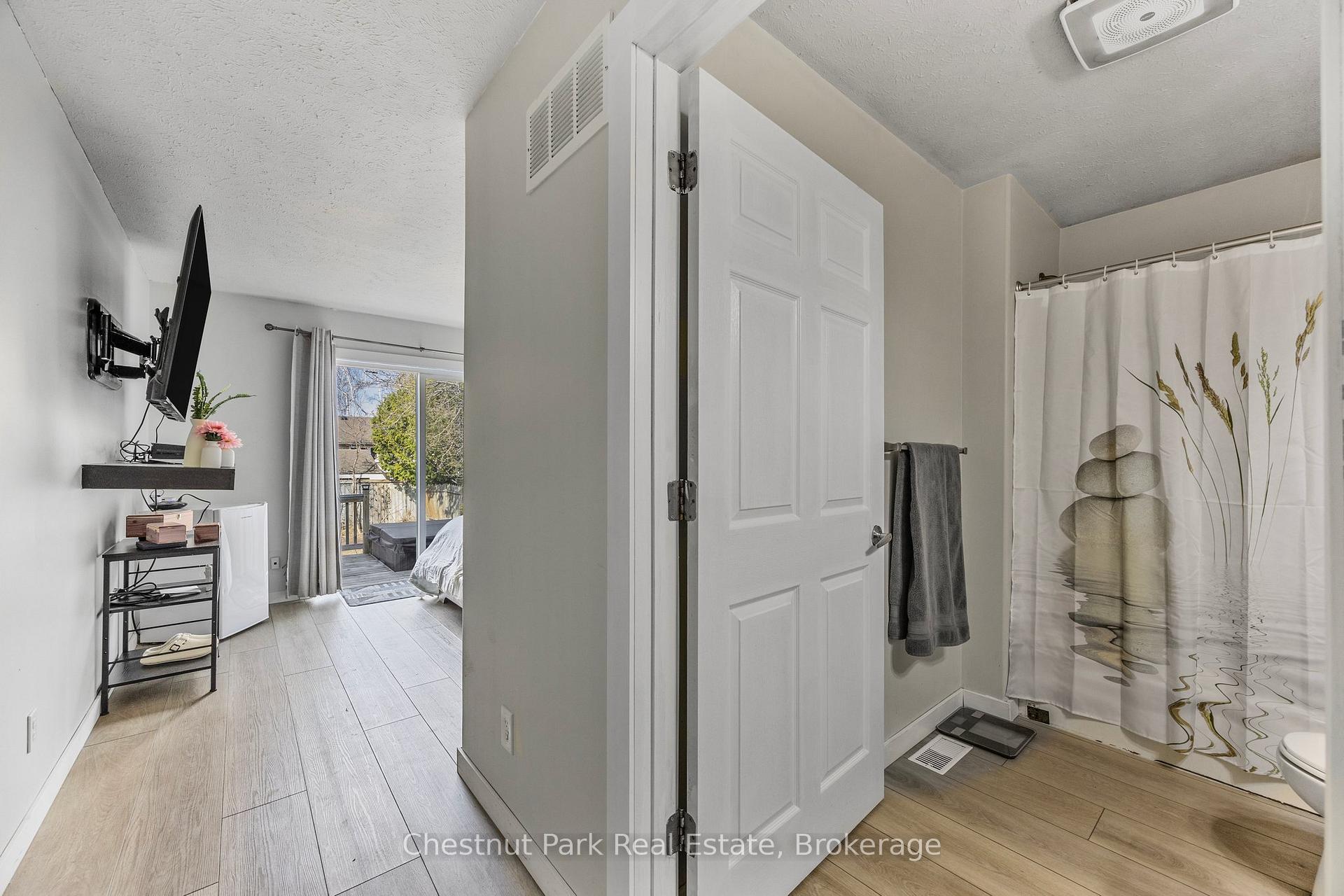 Photo 11 of 128 Spruce Street, Collingwood — HOMEH