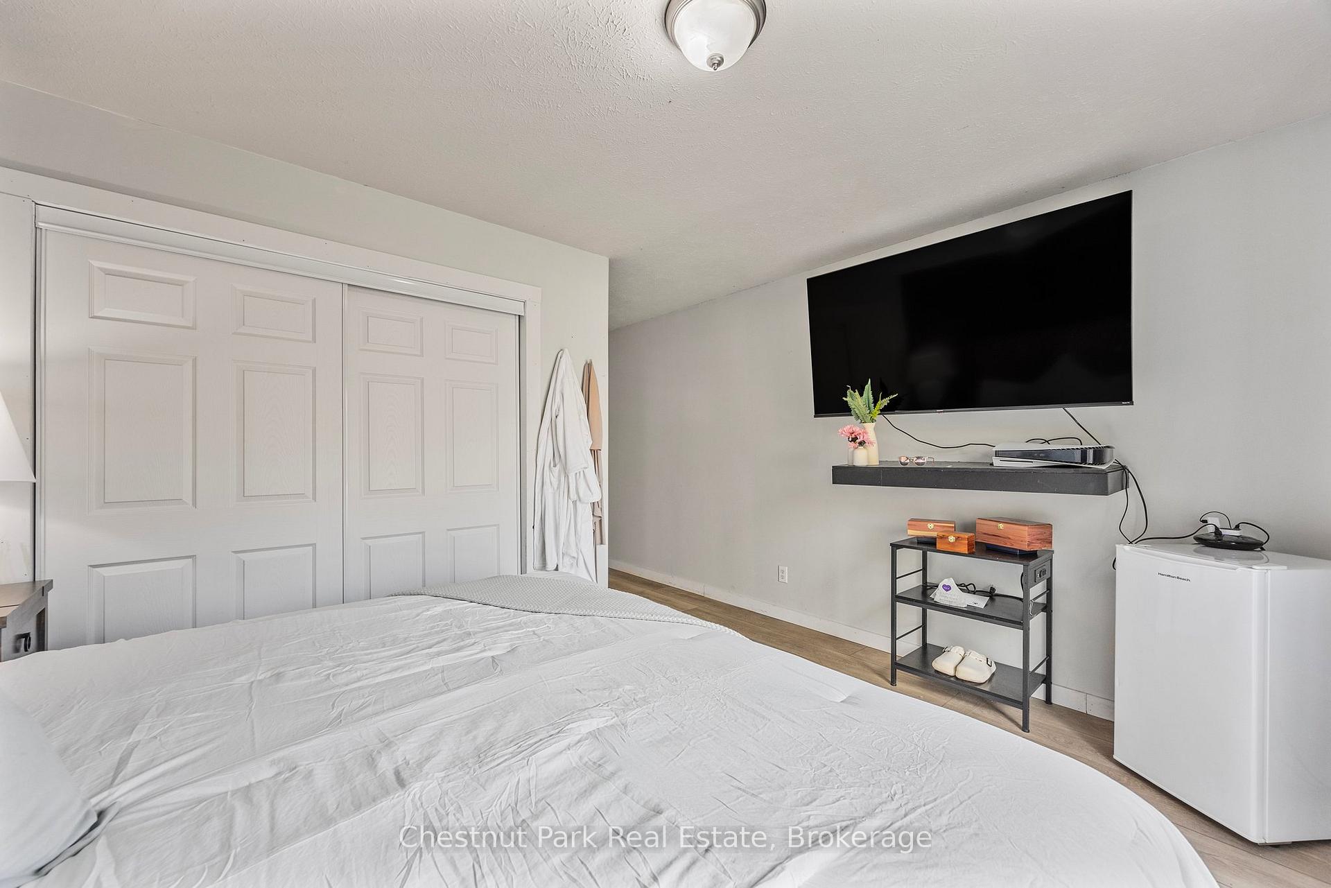 Photo 8 of 128 Spruce Street, Collingwood — HOMEH