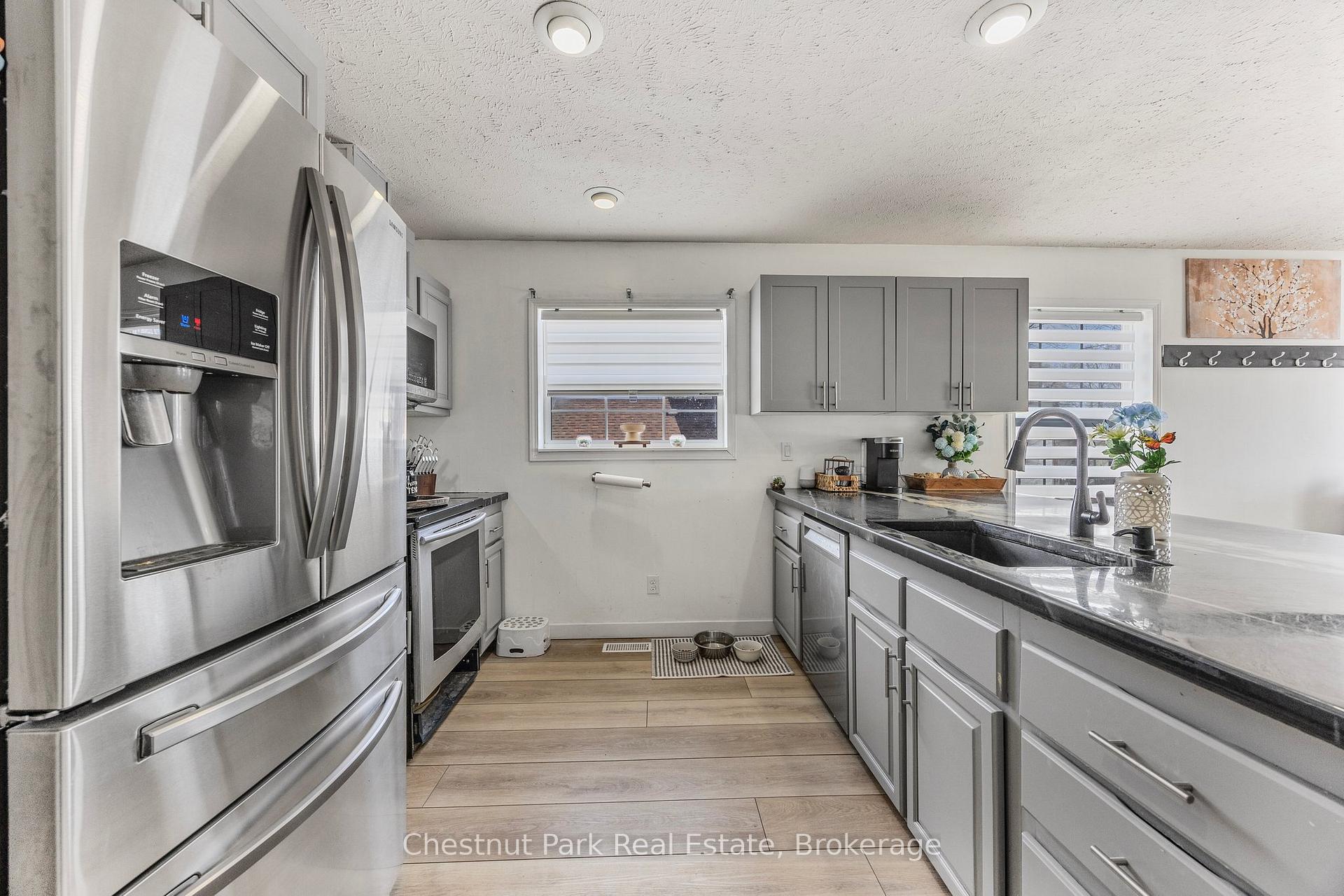 Photo 10 of 128 Spruce Street, Collingwood — HOMEH
