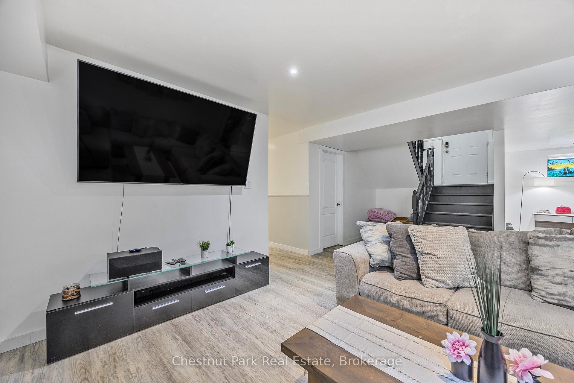 Photo 16 of 128 Spruce Street, Collingwood — HOMEH