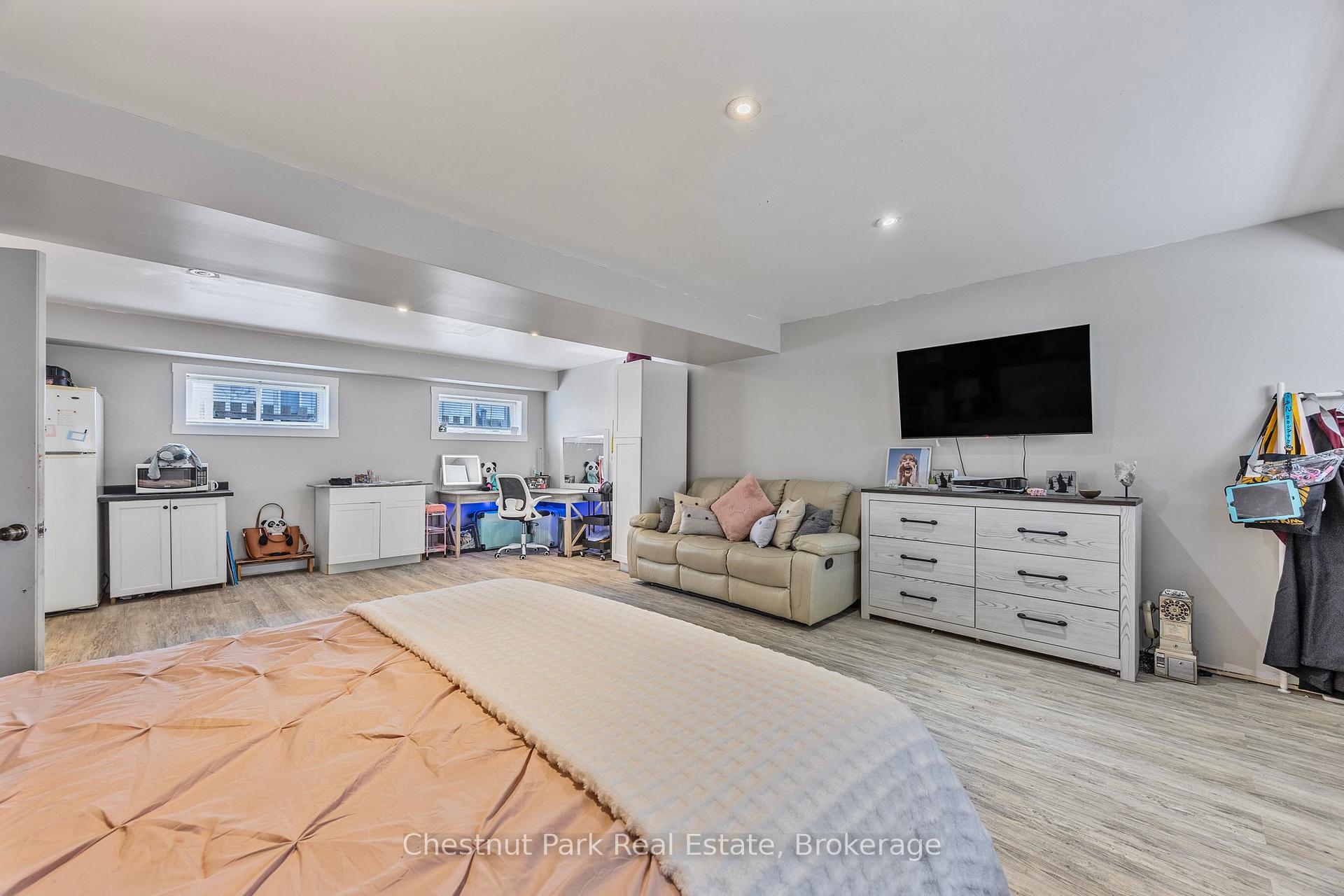 Photo 49 of 128 Spruce Street, Collingwood — HOMEH