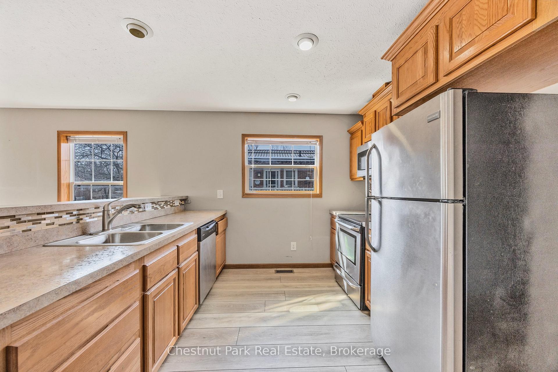 Photo 37 of 128 Spruce Street, Collingwood — HOMEH