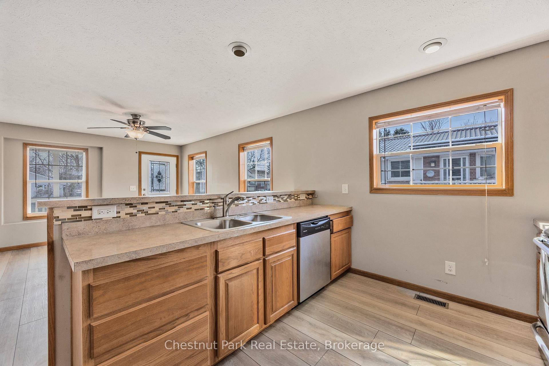 Photo 43 of 128 Spruce Street, Collingwood — HOMEH