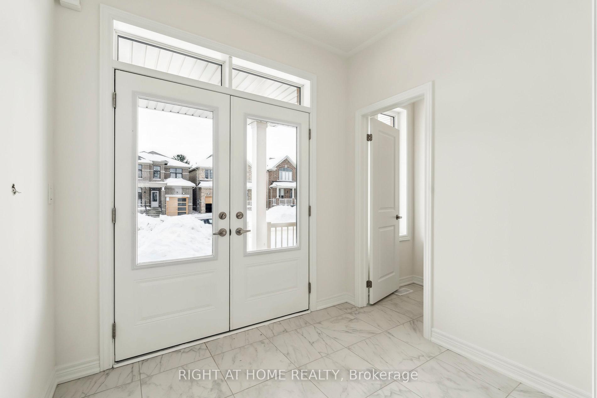 Photo 2 of 1286 Davis Loop, Innisfil, Lefroy — HOMEH