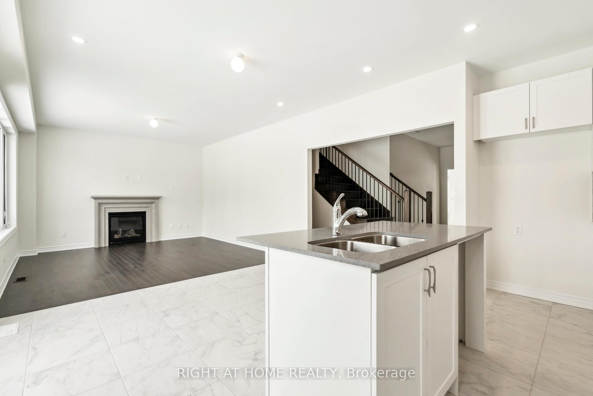 Photo 12 of 1286 Davis Loop, Innisfil, Lefroy — HOMEH