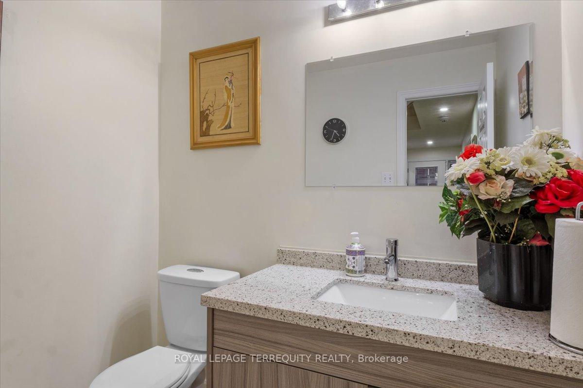 Photo 11 of 69 Shady Pine Circle, Brampton, Sandringham-Wellington — HOMEH