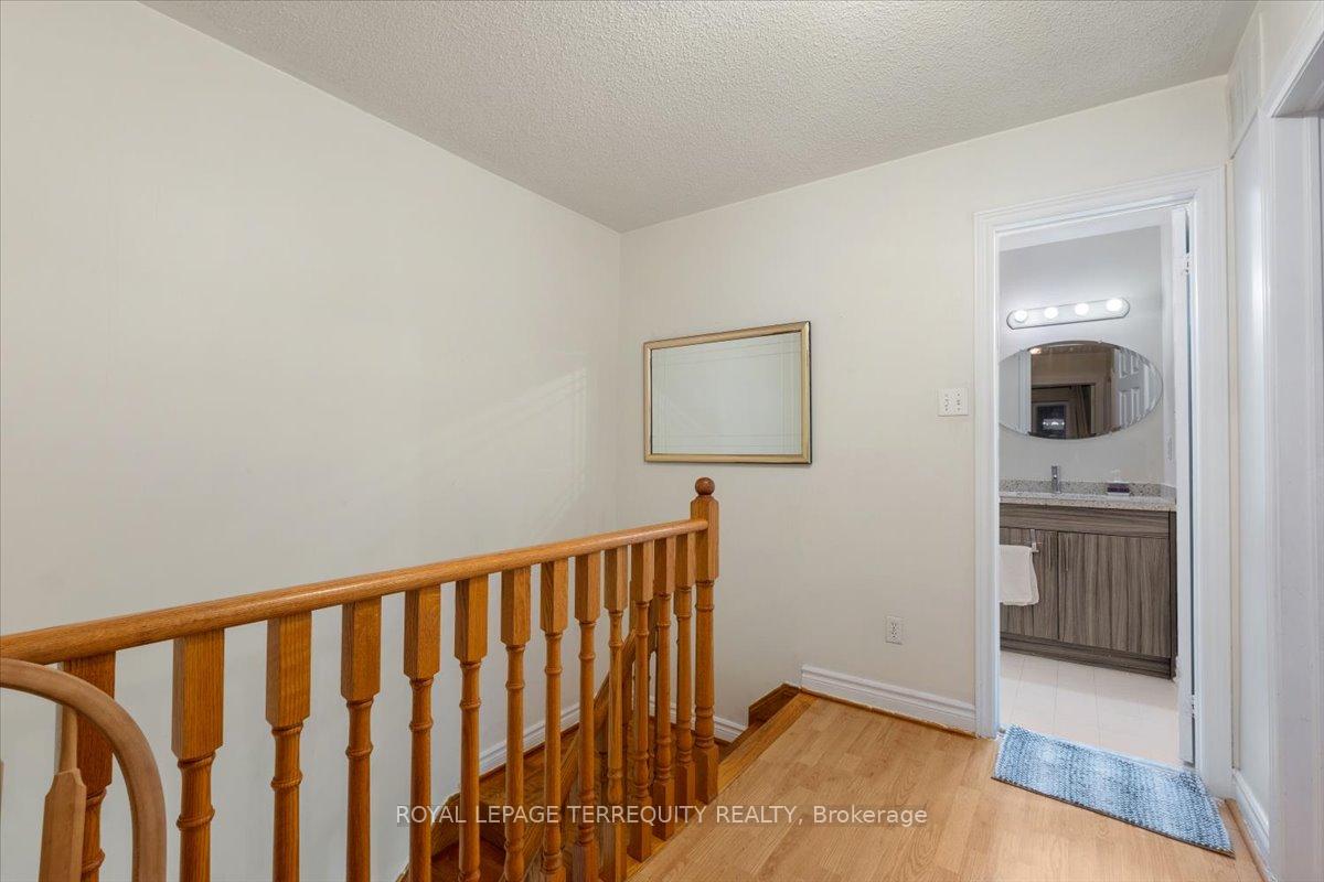 Photo 7 of 69 Shady Pine Circle, Brampton, Sandringham-Wellington — HOMEH