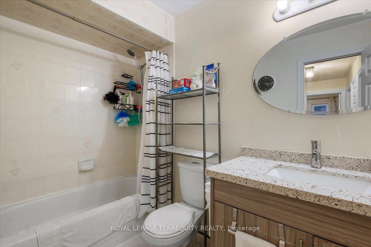 Photo 12 of 69 Shady Pine Circle, Brampton, Sandringham-Wellington — HOMEH