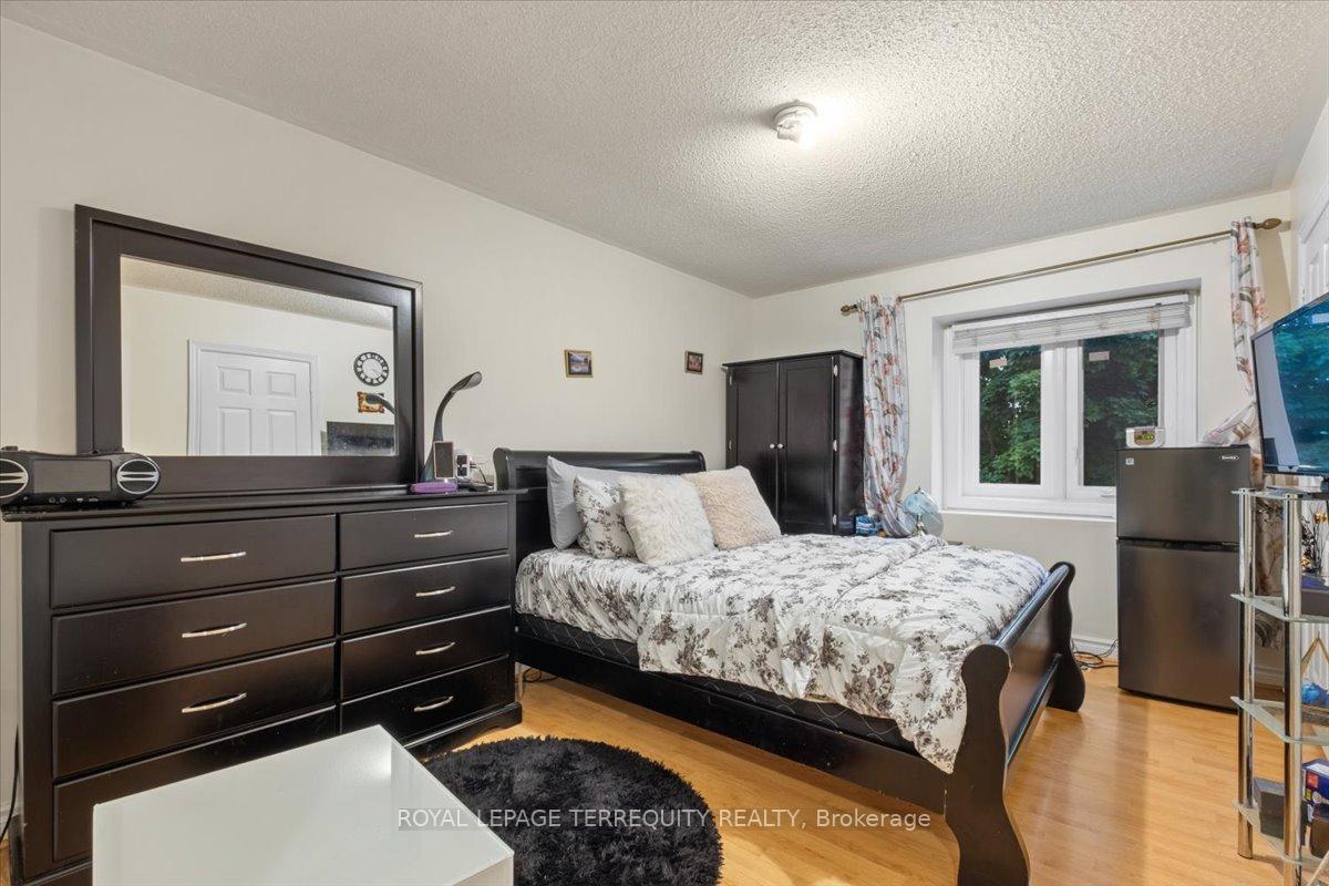 Photo 9 of 69 Shady Pine Circle, Brampton, Sandringham-Wellington — HOMEH