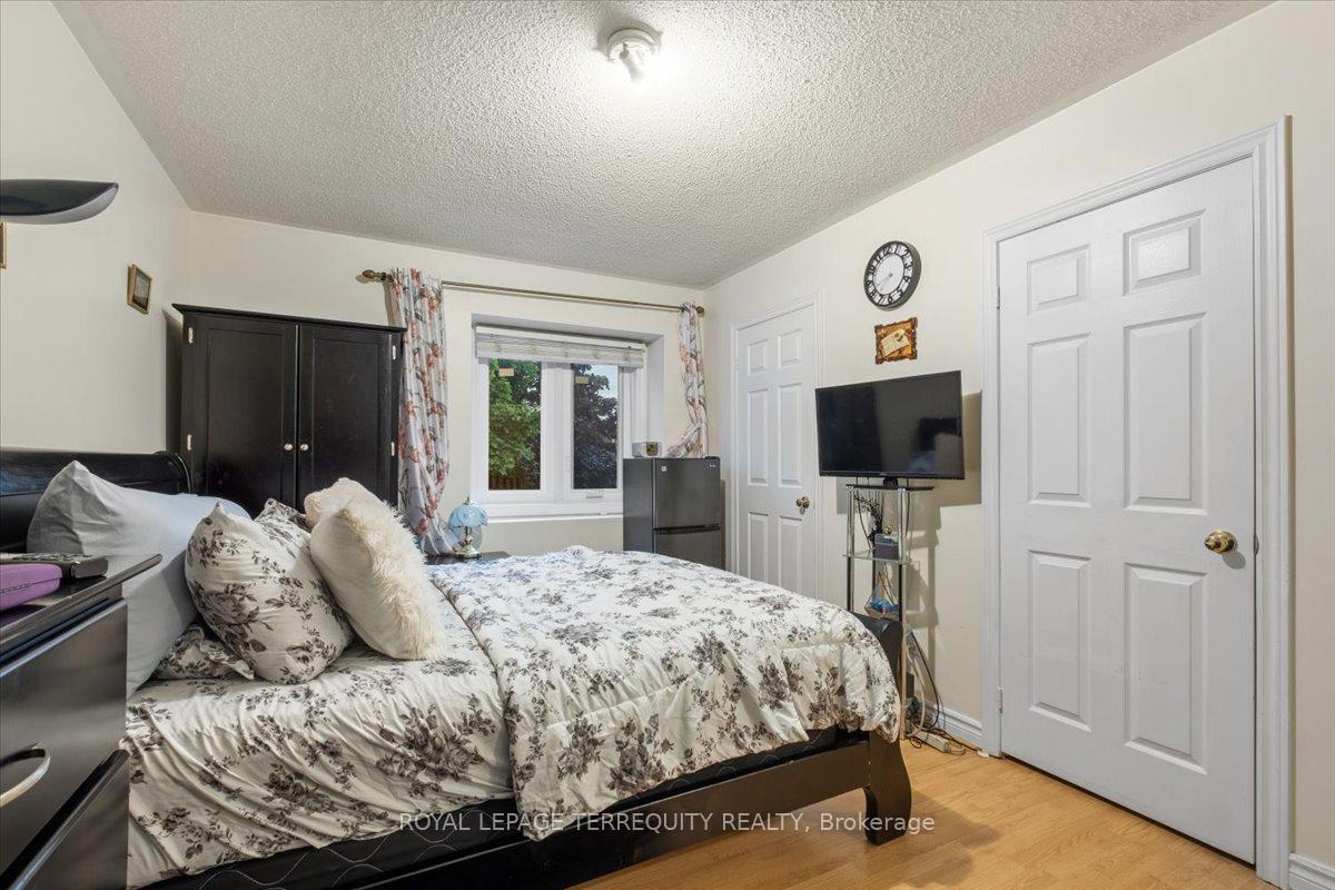 Photo 13 of 69 Shady Pine Circle, Brampton, Sandringham-Wellington — HOMEH