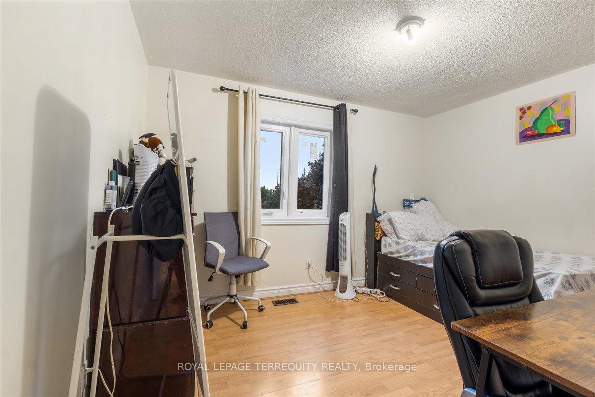 Photo 17 of 69 Shady Pine Circle, Brampton, Sandringham-Wellington — HOMEH