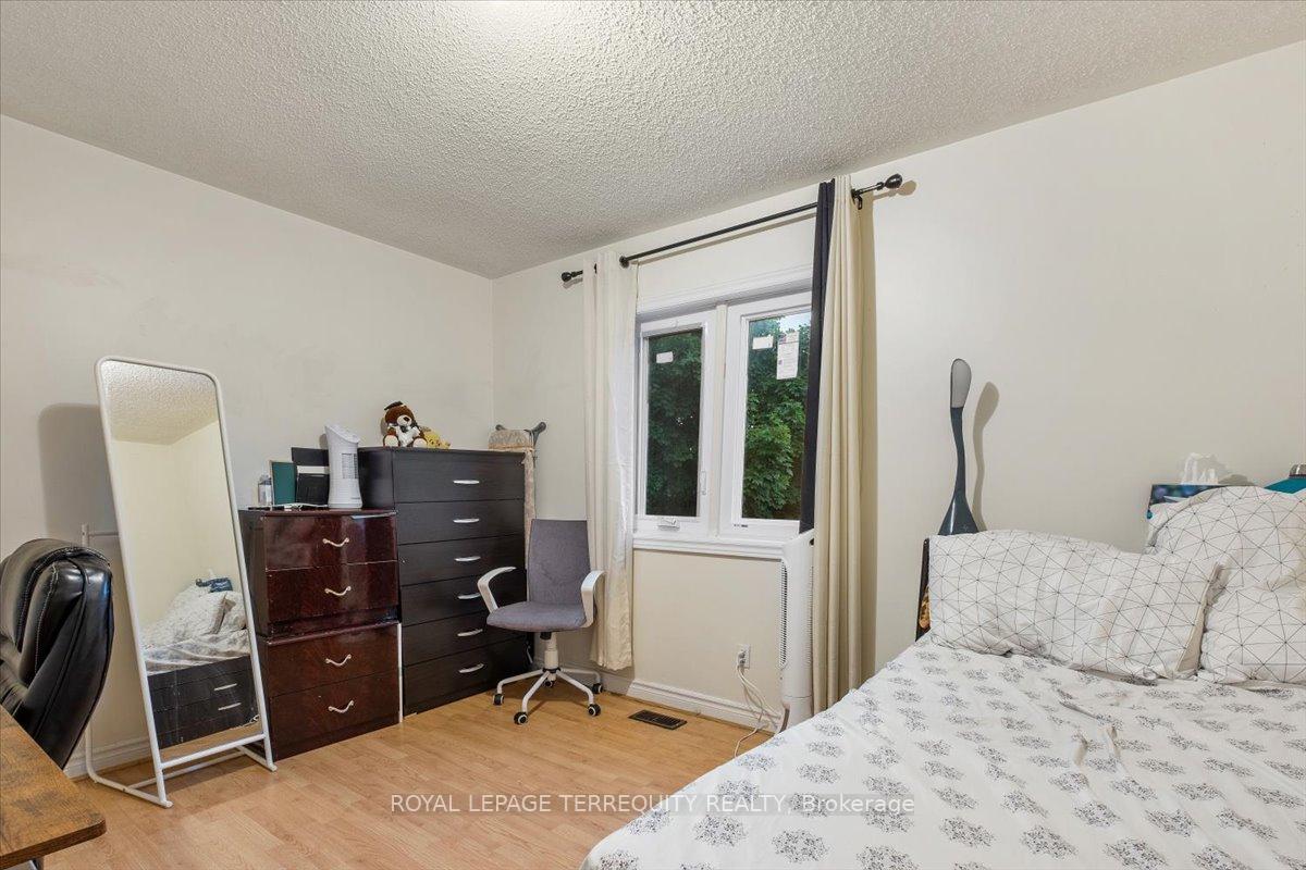 Photo 18 of 69 Shady Pine Circle, Brampton, Sandringham-Wellington — HOMEH