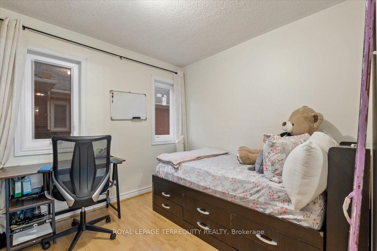 Photo 21 of 69 Shady Pine Circle, Brampton, Sandringham-Wellington — HOMEH