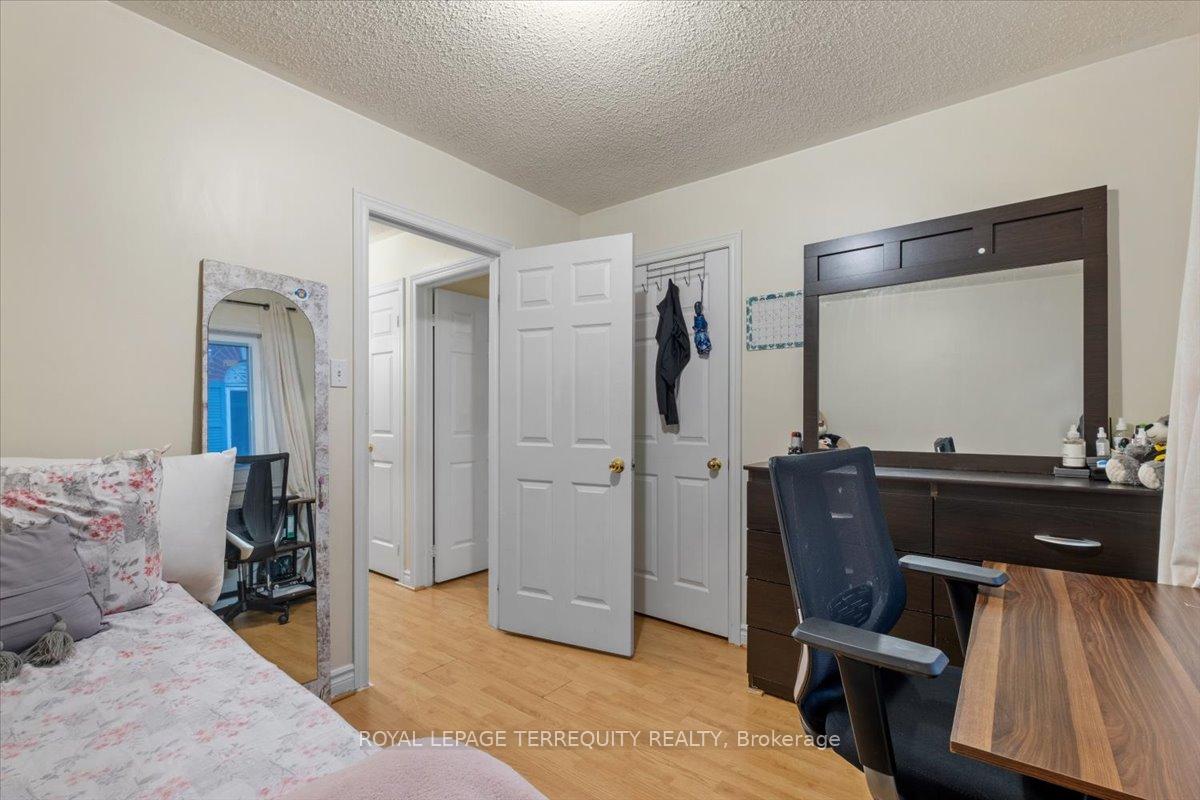 Photo 20 of 69 Shady Pine Circle, Brampton, Sandringham-Wellington — HOMEH