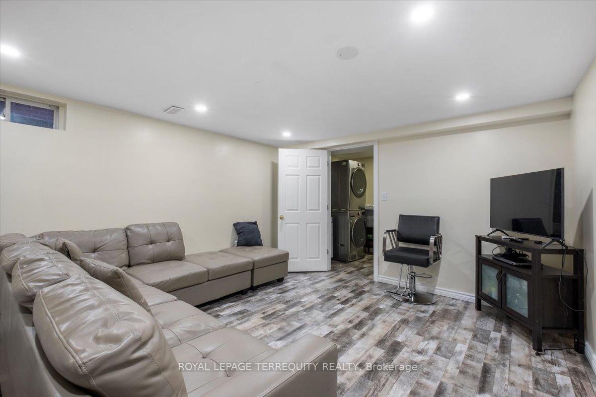 Photo 19 of 69 Shady Pine Circle, Brampton, Sandringham-Wellington — HOMEH