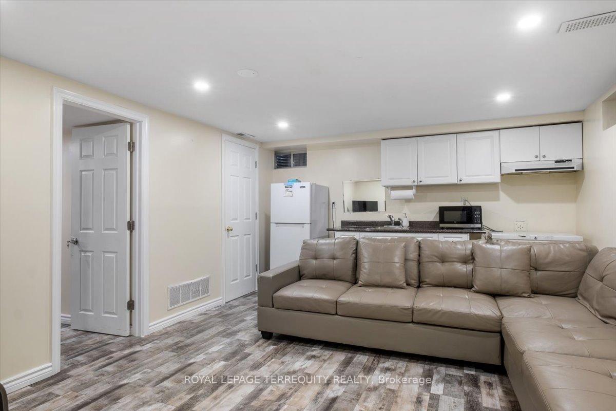 Photo 23 of 69 Shady Pine Circle, Brampton, Sandringham-Wellington — HOMEH