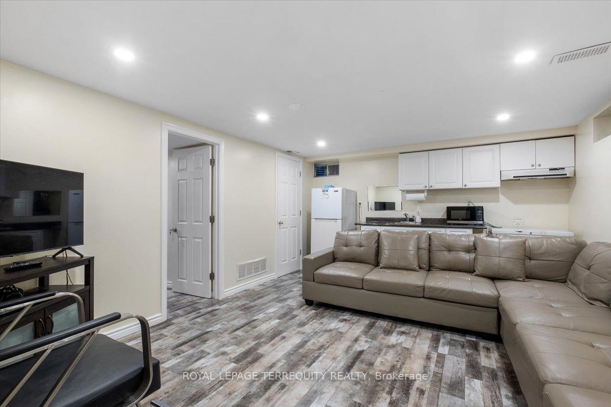 Photo 26 of 69 Shady Pine Circle, Brampton, Sandringham-Wellington — HOMEH