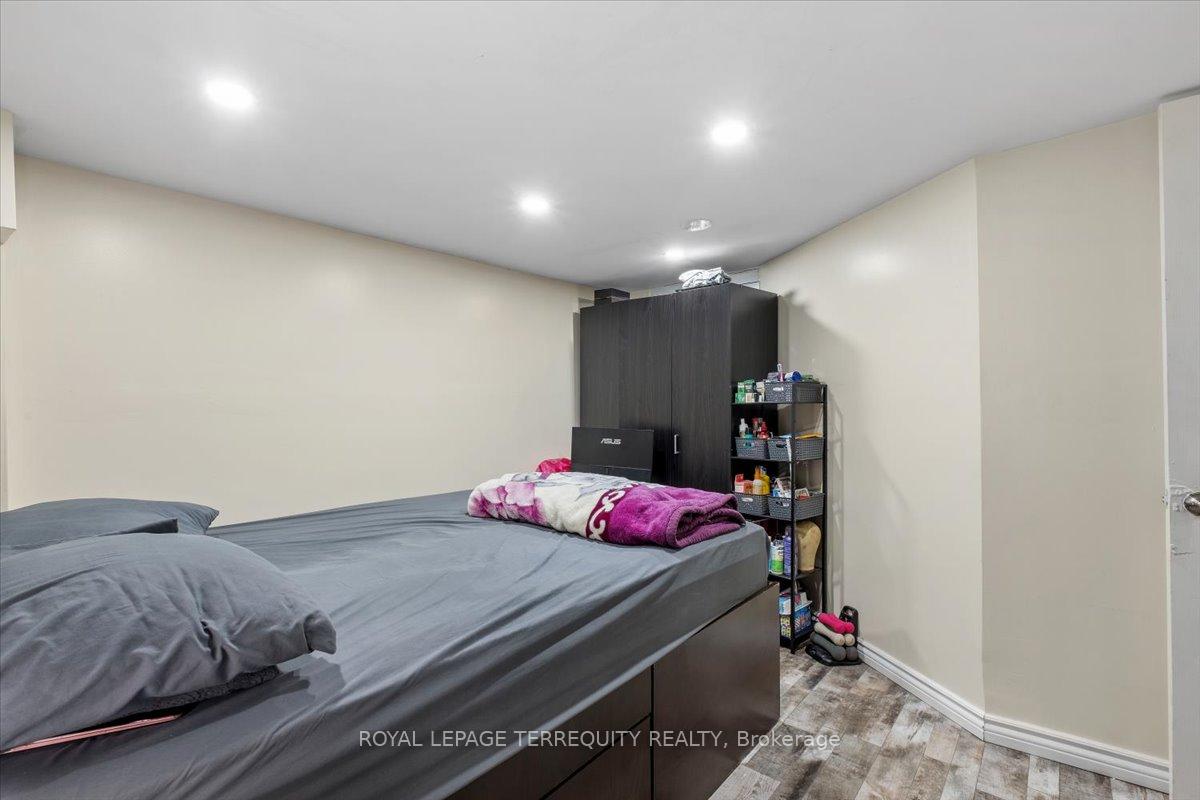 Photo 25 of 69 Shady Pine Circle, Brampton, Sandringham-Wellington — HOMEH