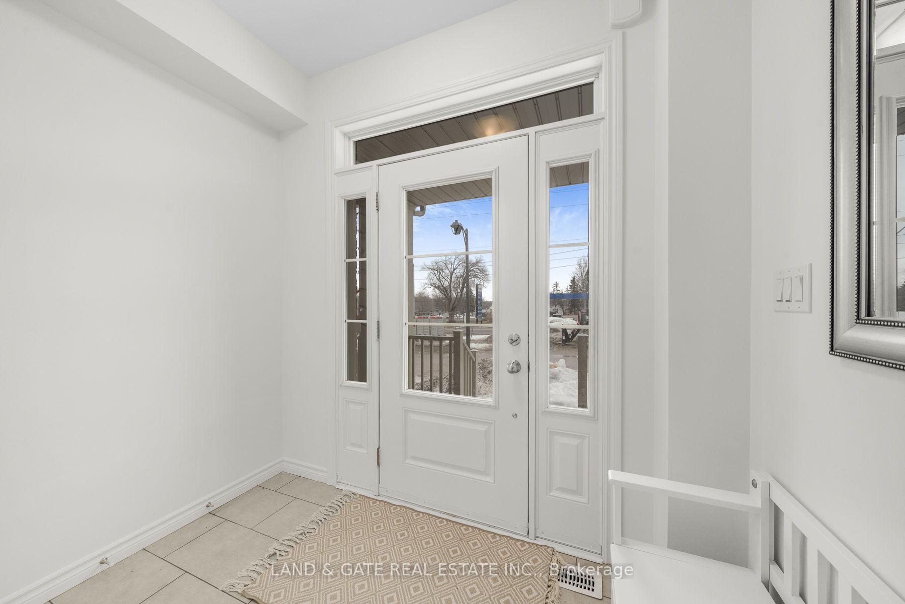 Photo 2 of 102 Shand Lane, Scugog, Port Perry — HOMEH