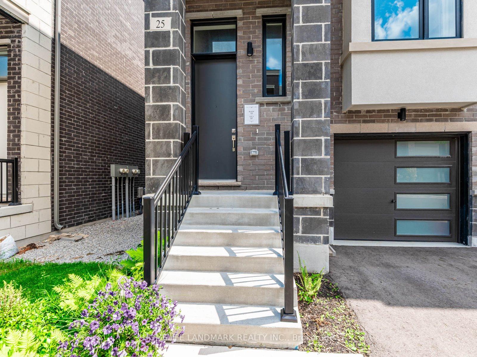 Photo 3 of 25 Origin Way, Vaughan, Patterson — HOMEH