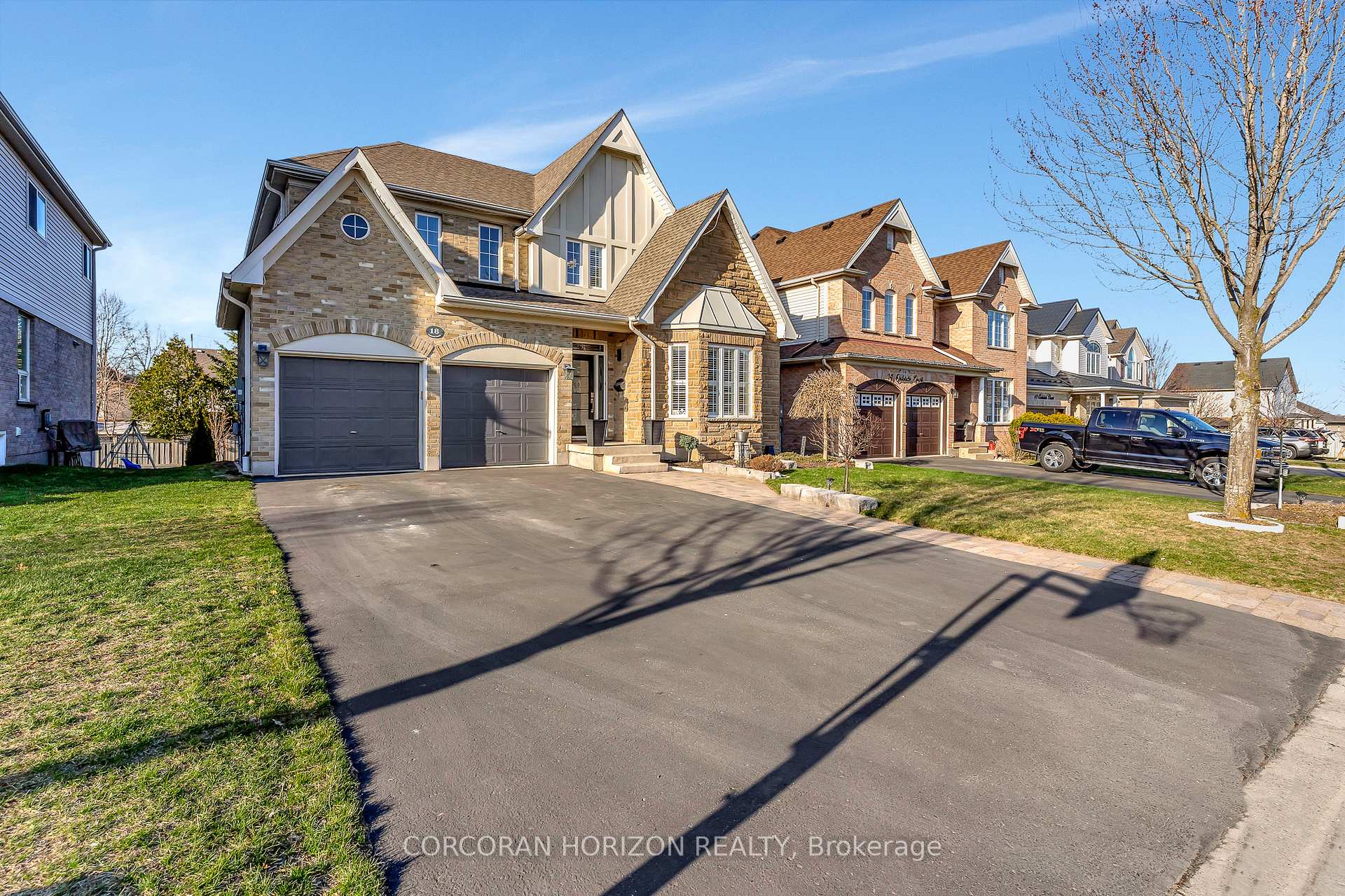 Photo 32 of 18 Oakdale Court, Kitchener — HOMEH