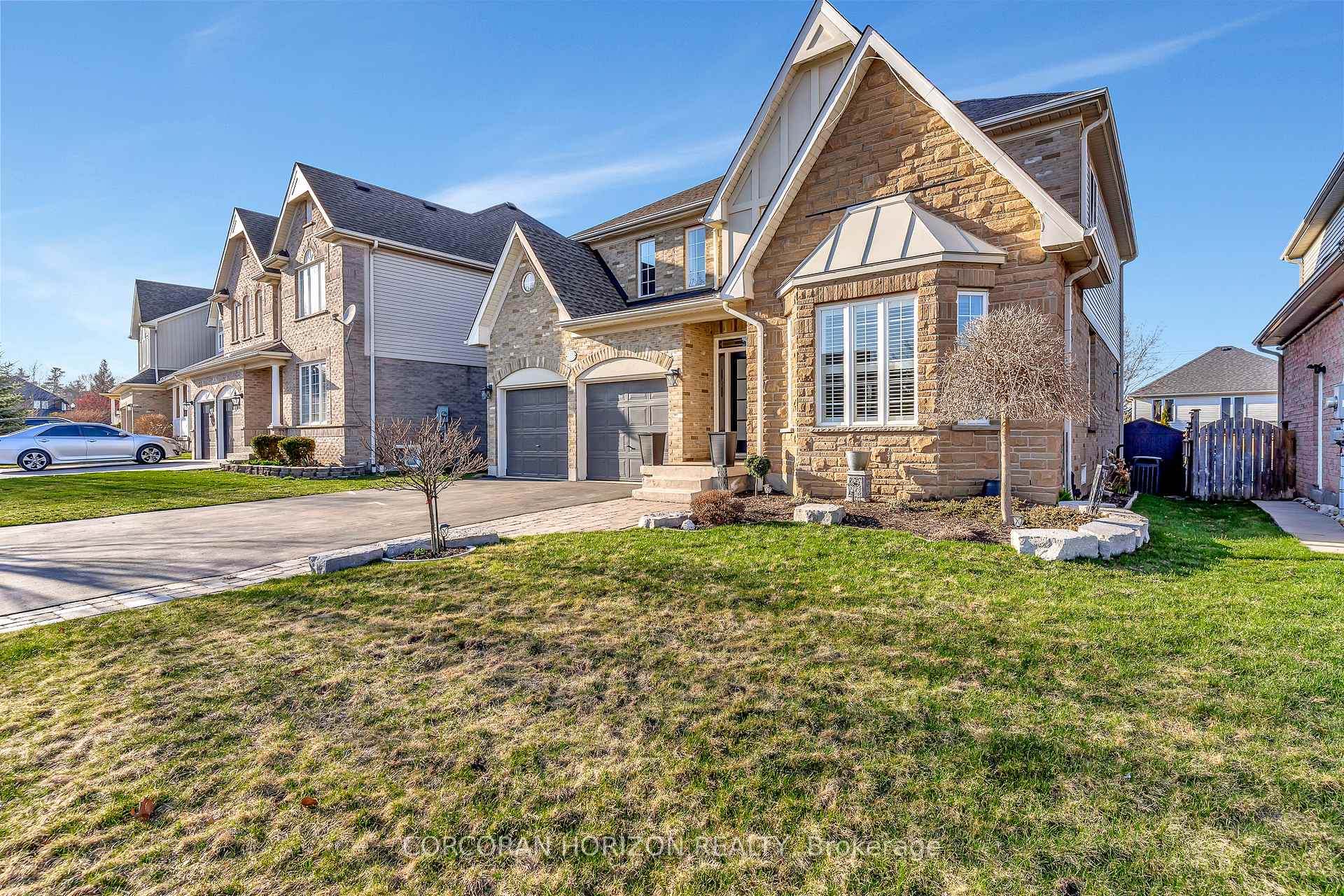 Photo 5 of 18 Oakdale Court, Kitchener — HOMEH