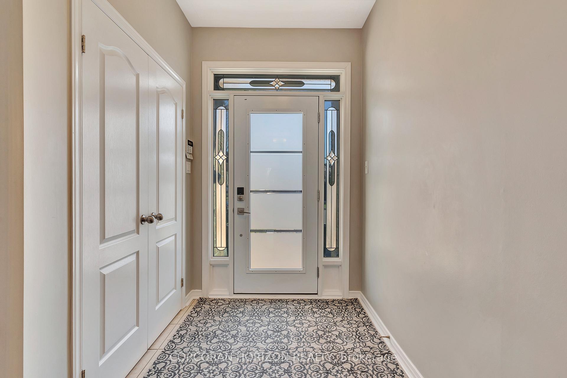 Photo 3 of 18 Oakdale Court, Kitchener — HOMEH