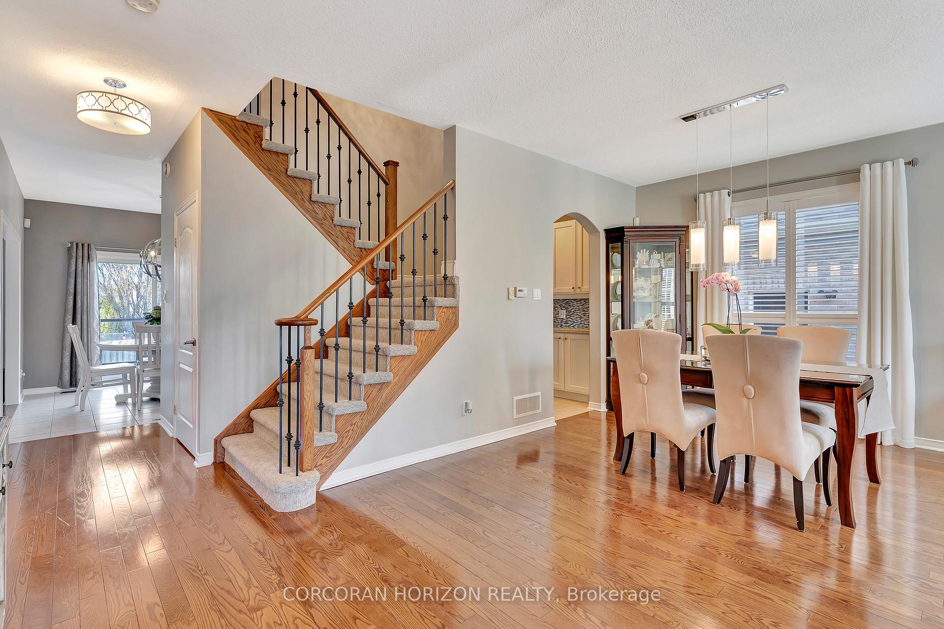Photo 4 of 18 Oakdale Court, Kitchener — HOMEH