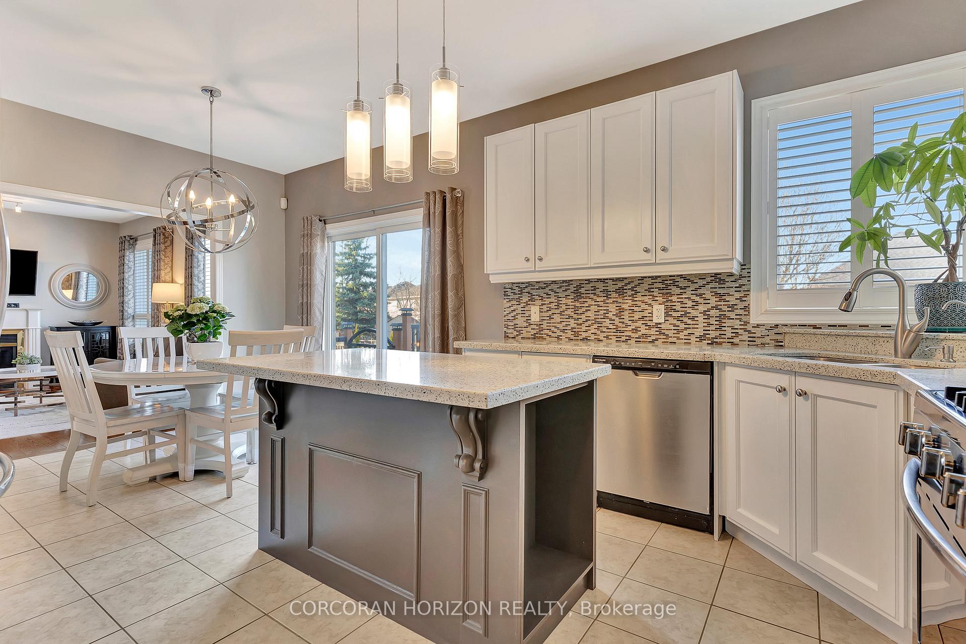 Photo 6 of 18 Oakdale Court, Kitchener — HOMEH