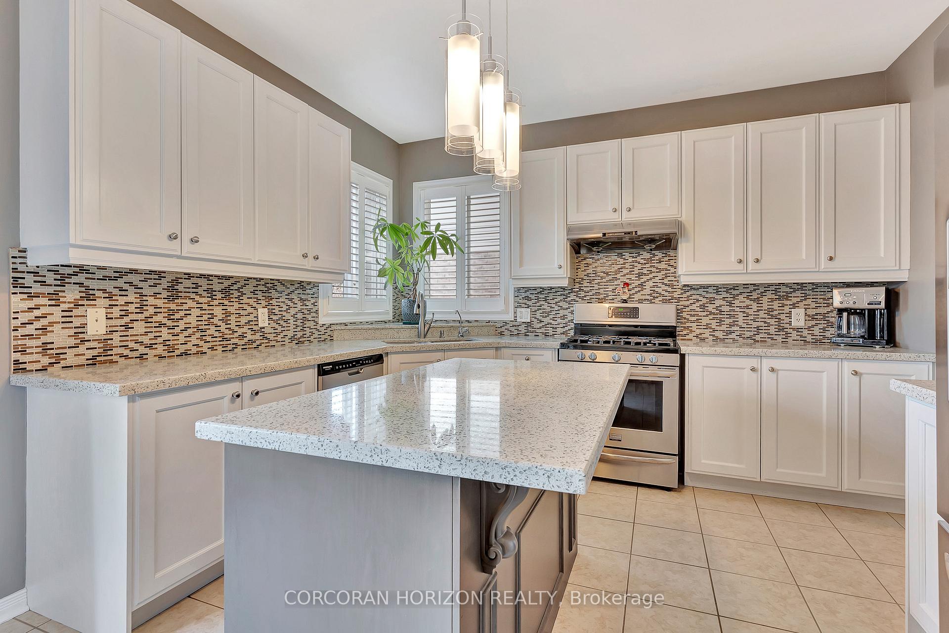 Photo 8 of 18 Oakdale Court, Kitchener — HOMEH