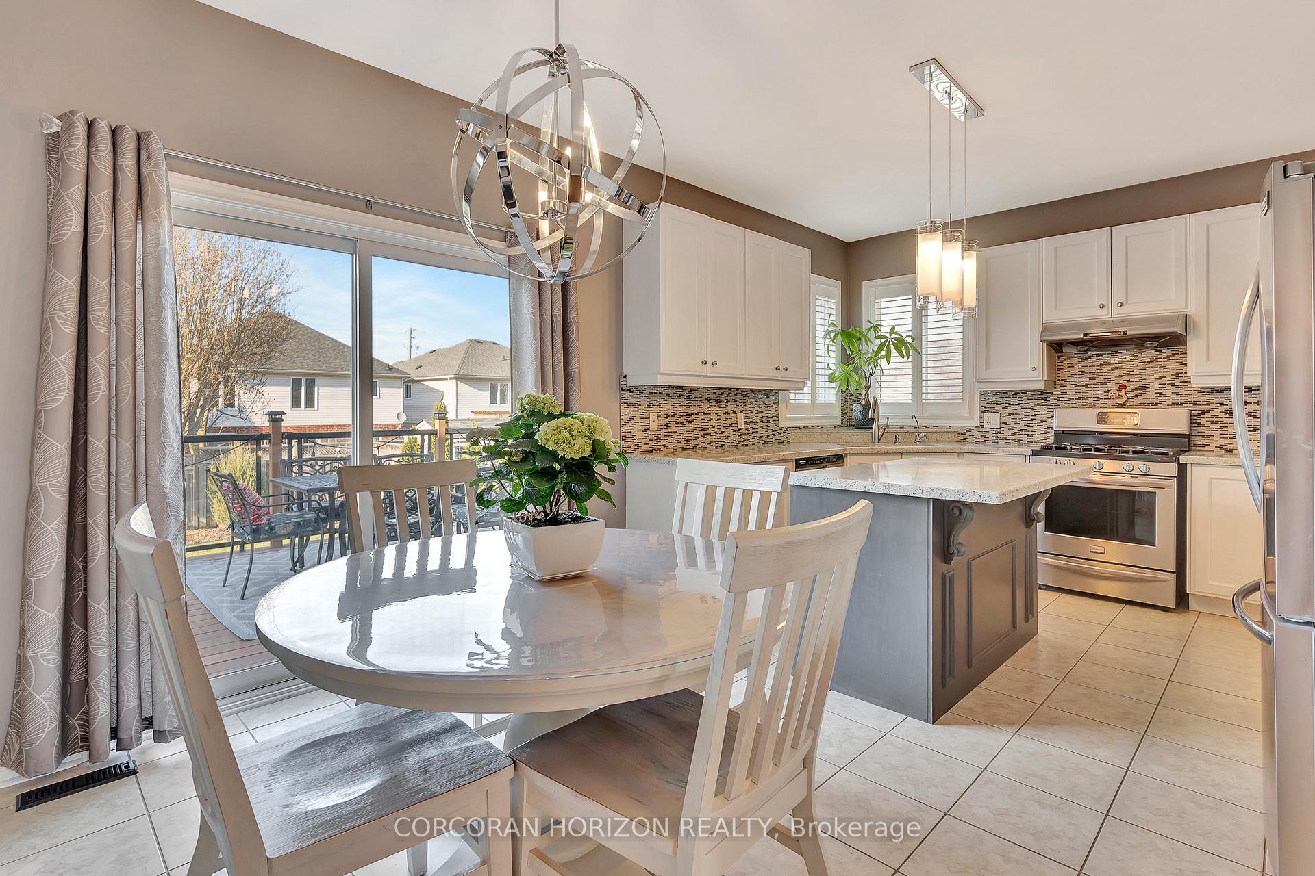 Photo 10 of 18 Oakdale Court, Kitchener — HOMEH