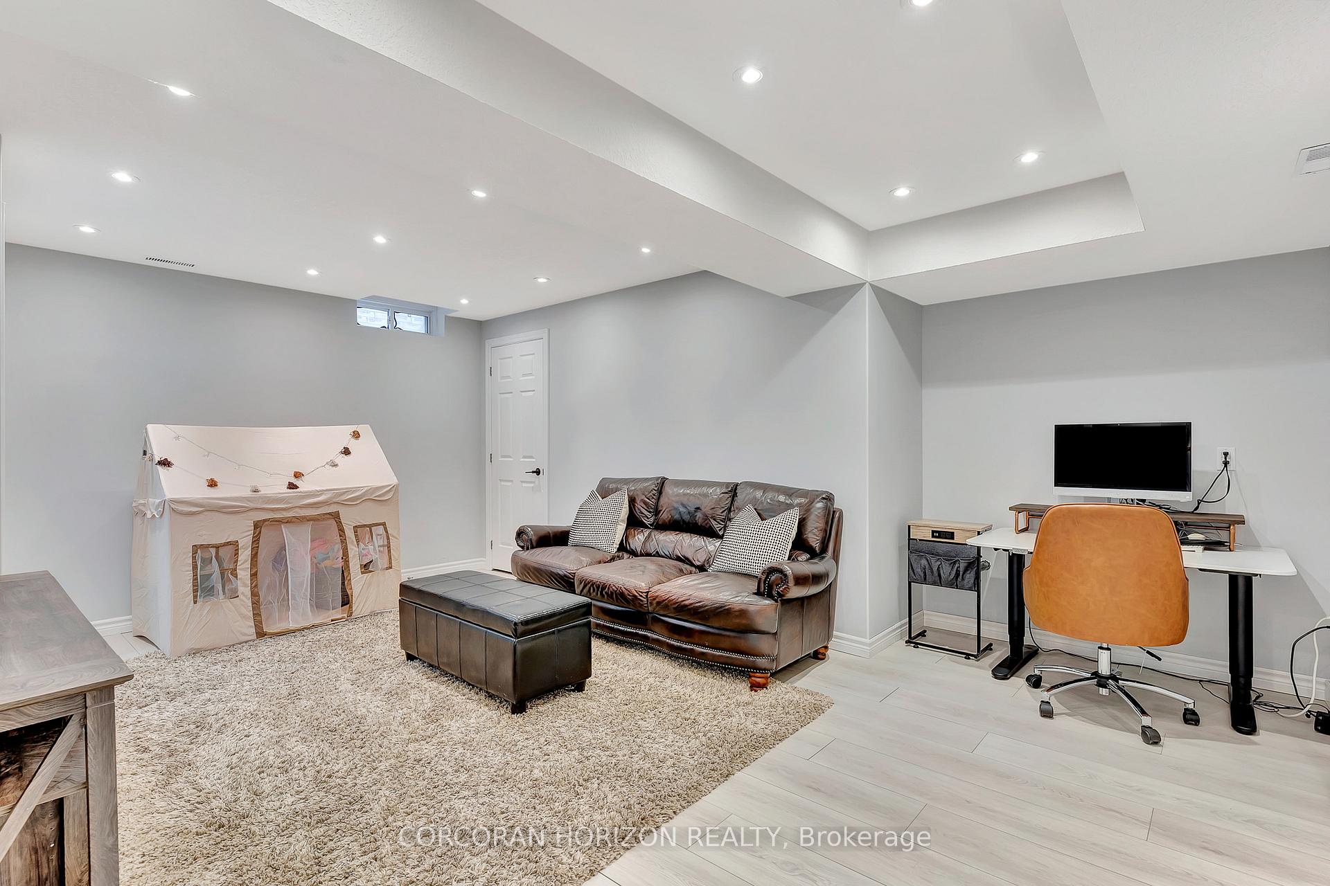 Photo 35 of 18 Oakdale Court, Kitchener — HOMEH