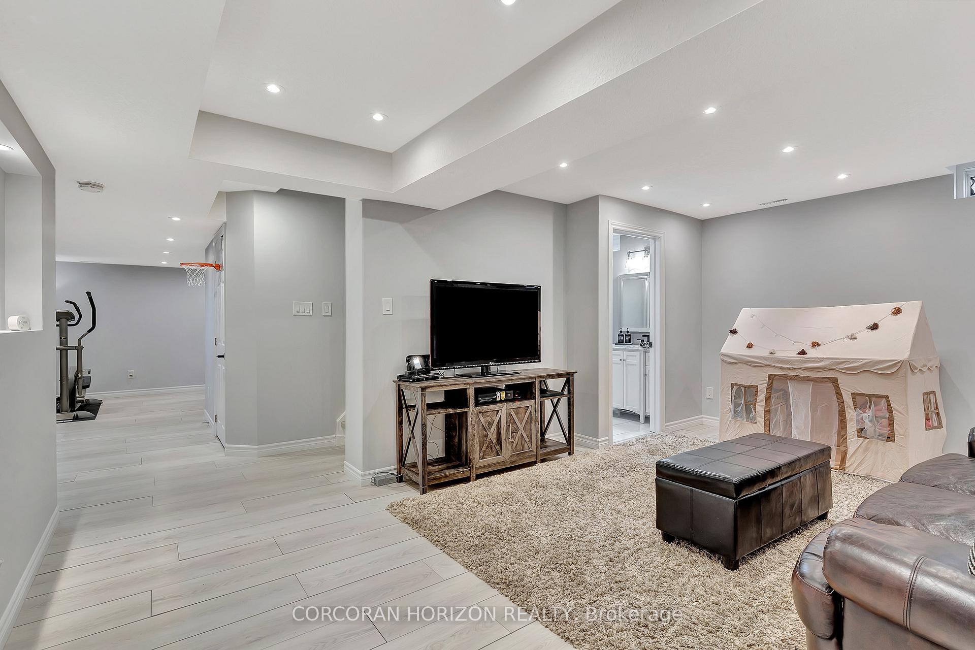 Photo 36 of 18 Oakdale Court, Kitchener — HOMEH