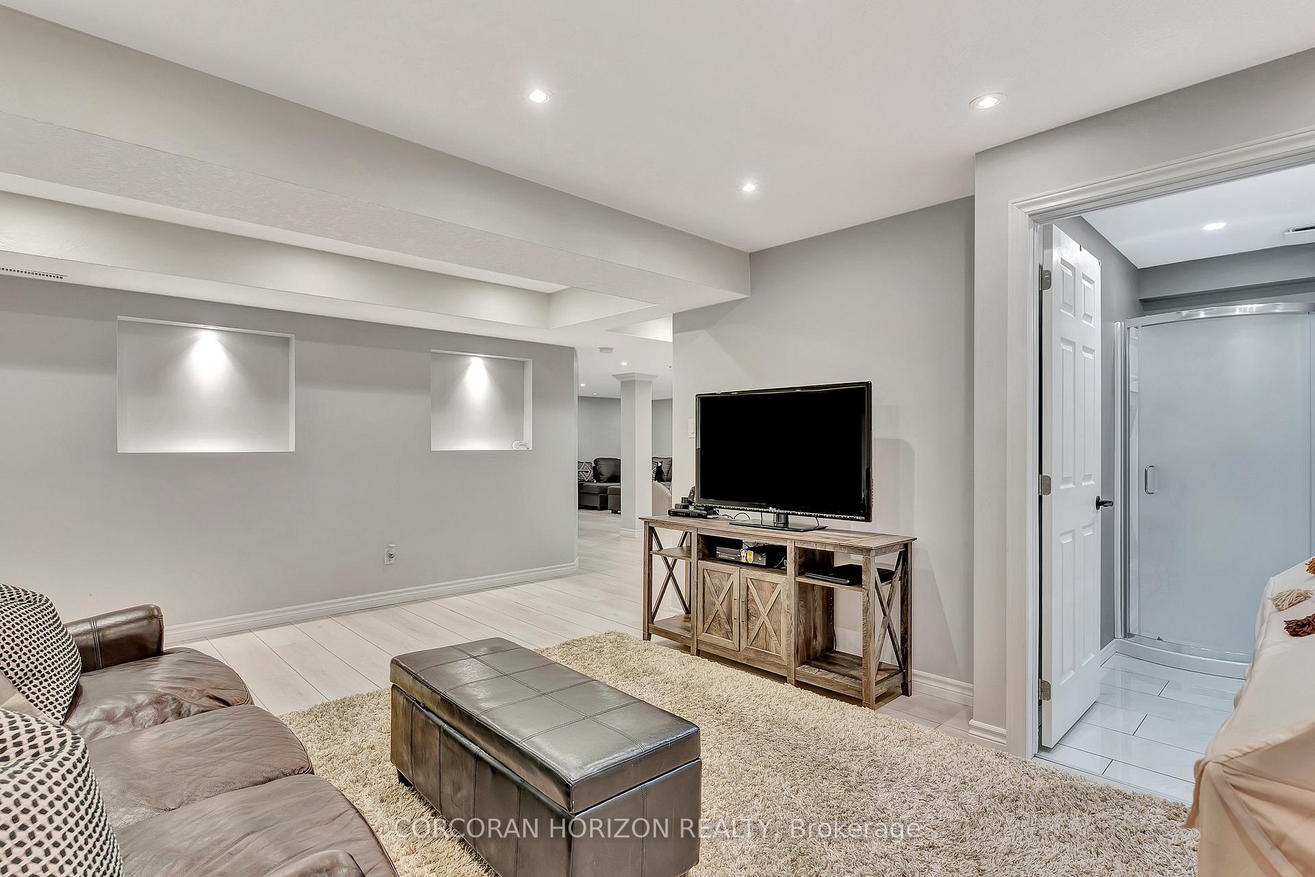 Photo 37 of 18 Oakdale Court, Kitchener — HOMEH