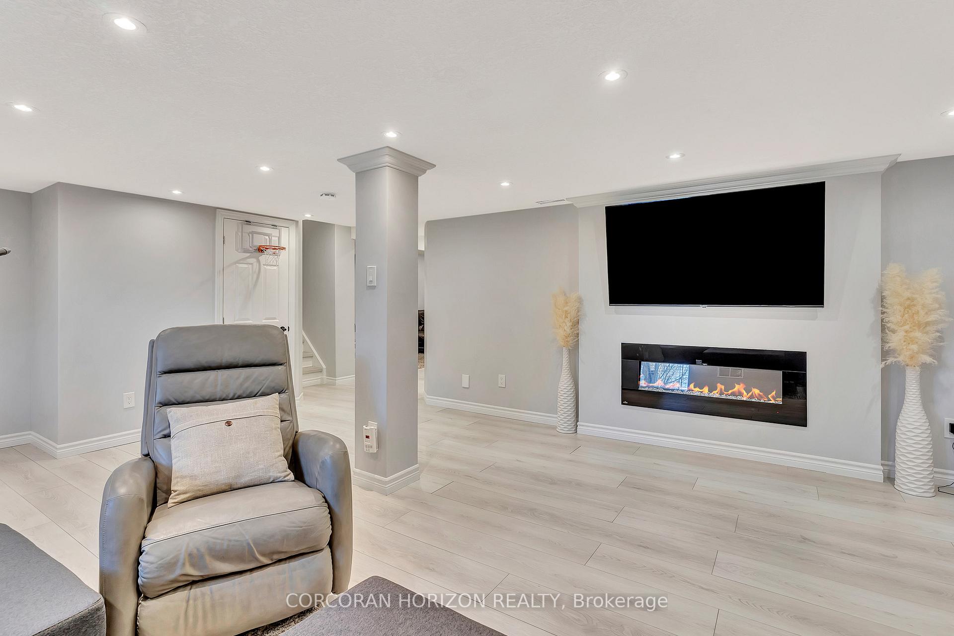 Photo 41 of 18 Oakdale Court, Kitchener — HOMEH