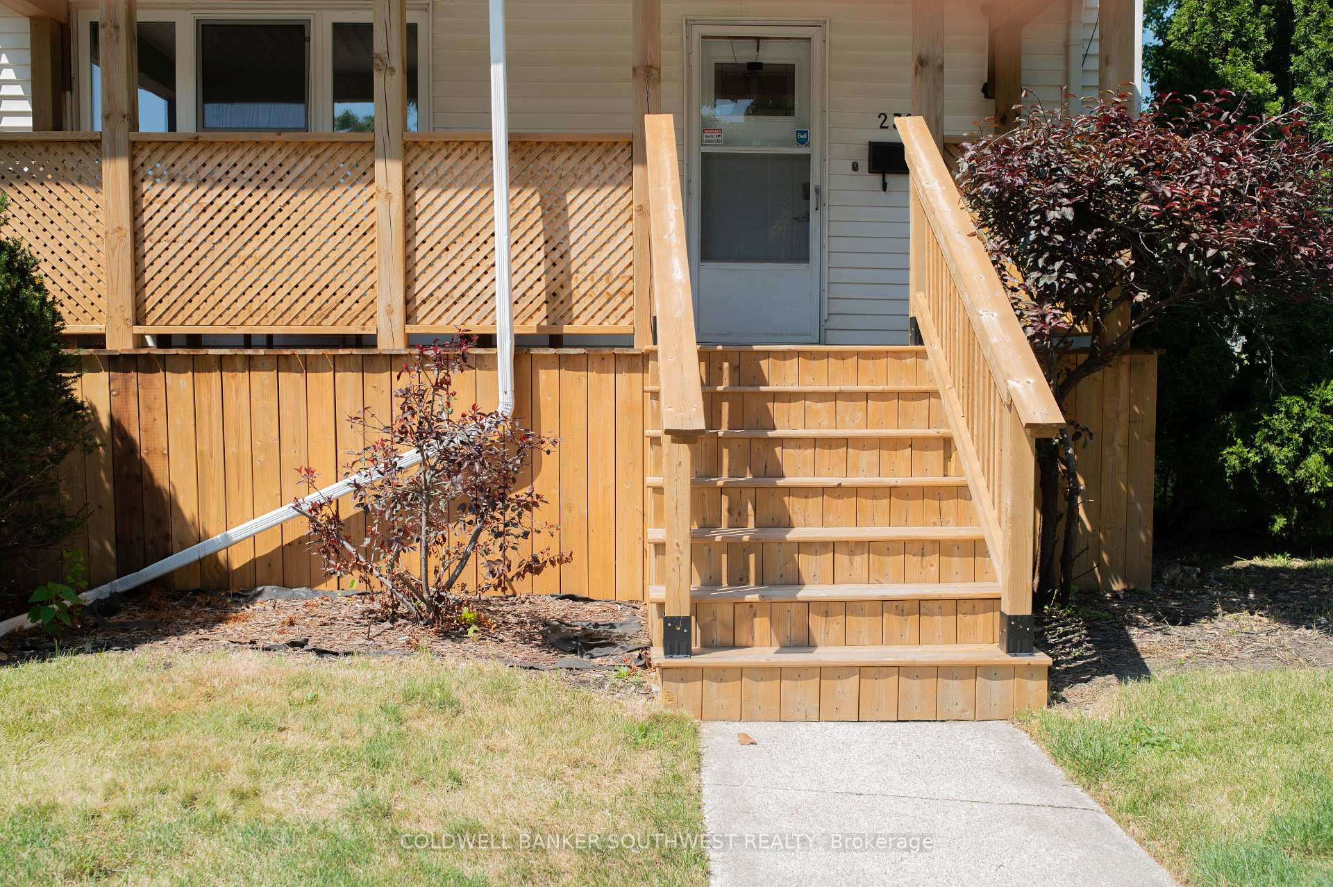 Photo 5 of 232 Davis Street, Sarnia — HOMEH