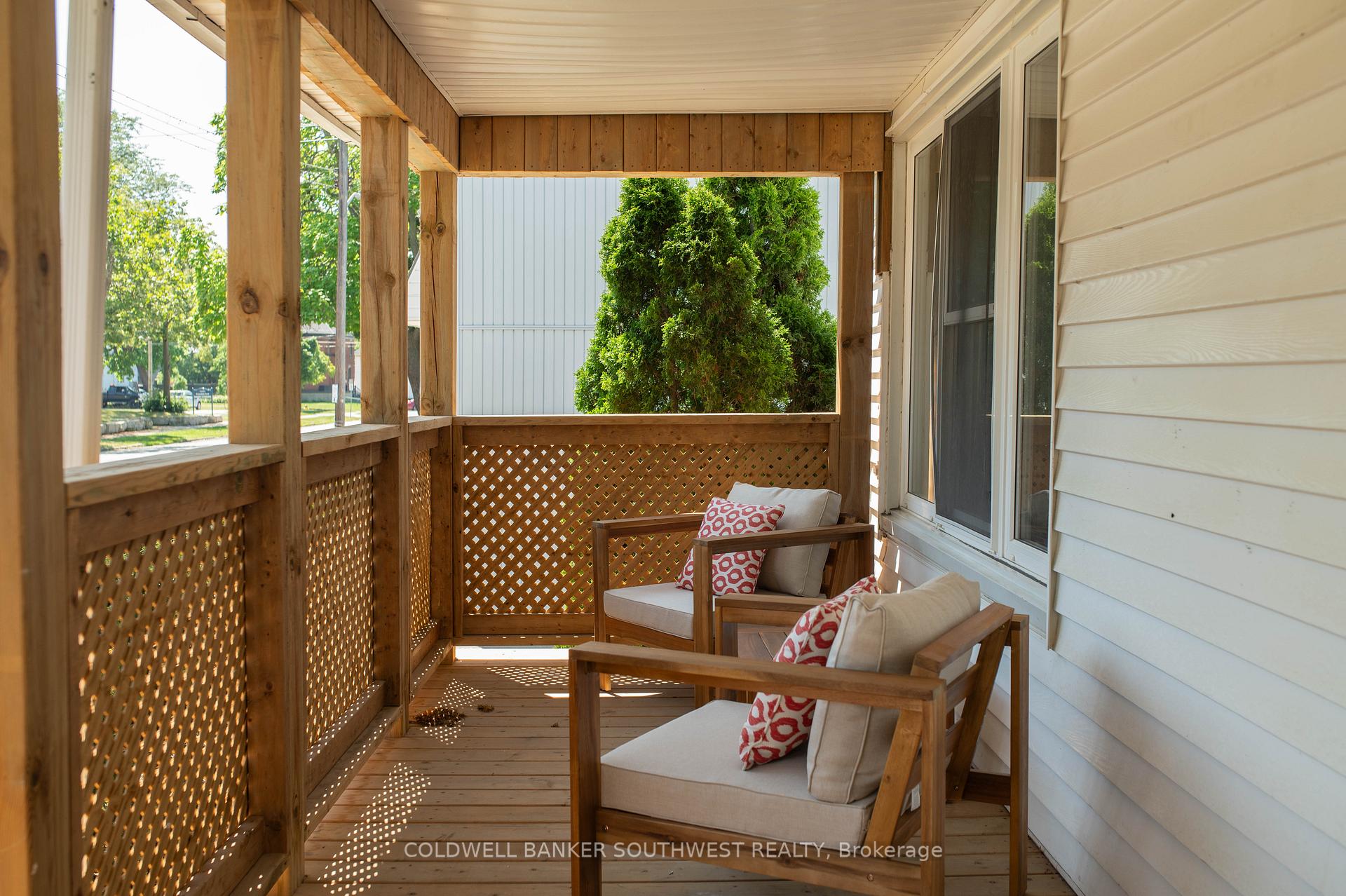 Photo 3 of 232 Davis Street, Sarnia — HOMEH