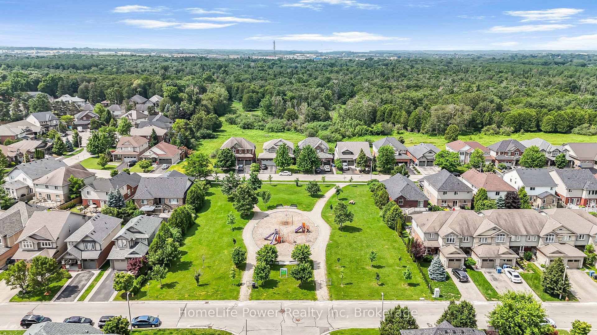 Photo 7 of 17 Ferris Circle, Guelph, Clairfields/Hanlon Business Park — HOMEH