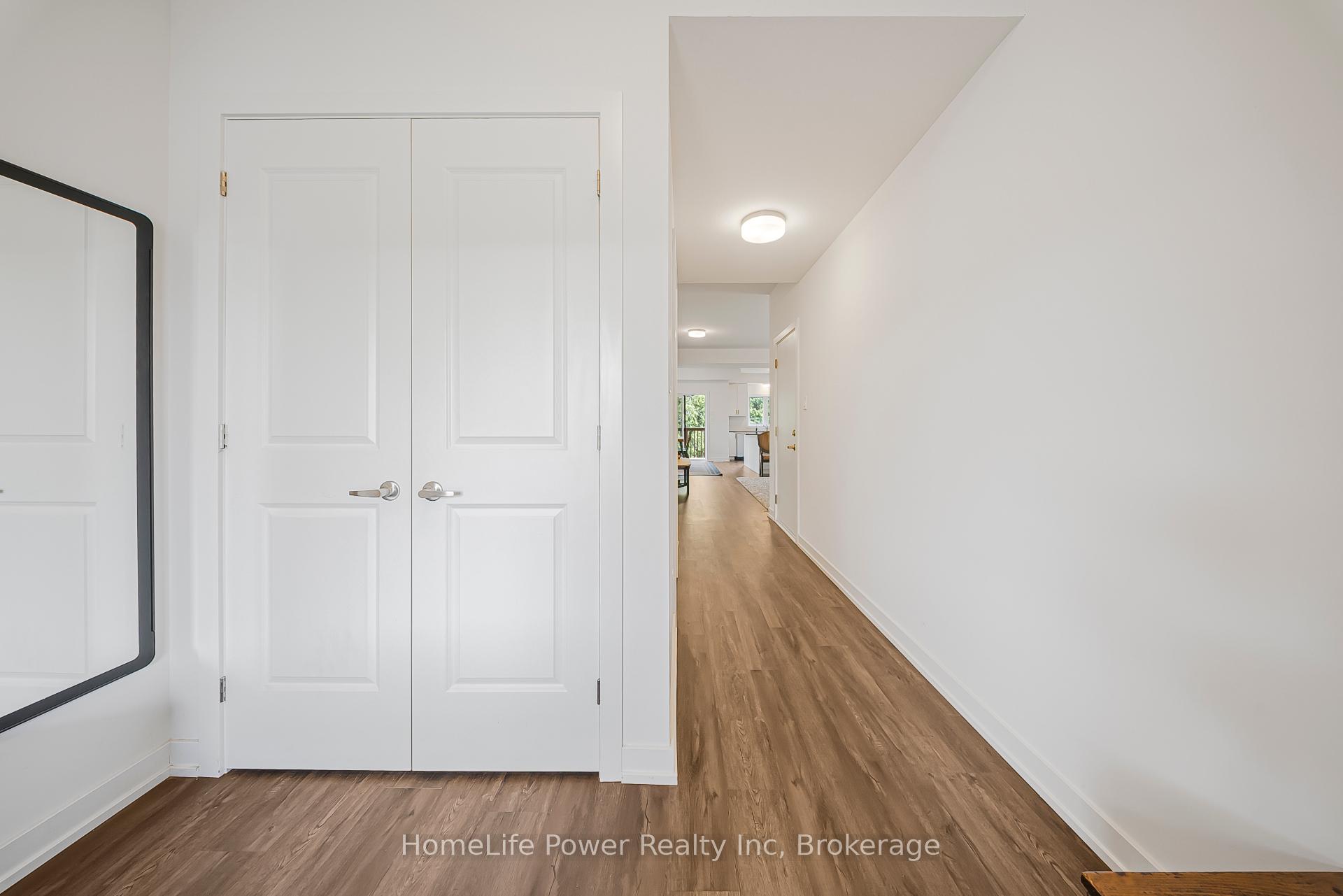 Photo 15 of 17 Ferris Circle, Guelph, Clairfields/Hanlon Business Park — HOMEH