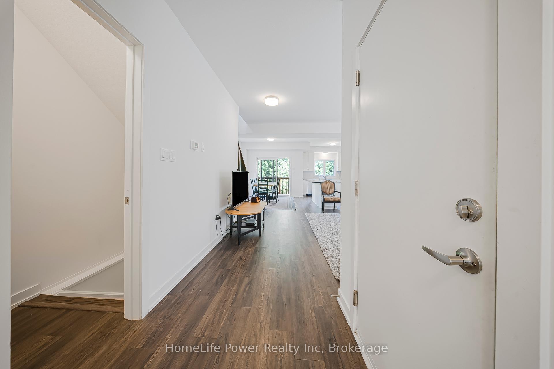 Photo 18 of 17 Ferris Circle, Guelph, Clairfields/Hanlon Business Park — HOMEH